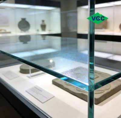 Low reflection Museum Display glass